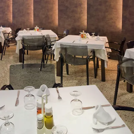 Ght Oasis Park & ホテル